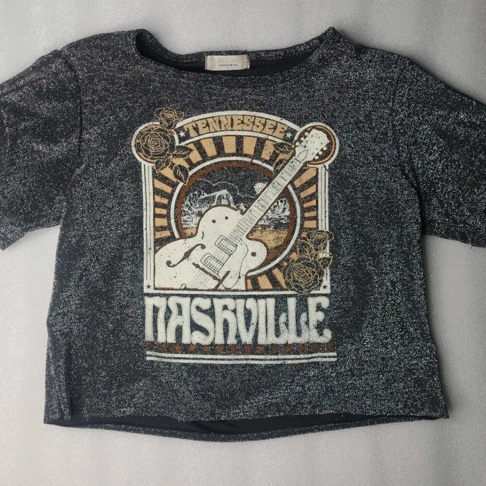 ALTAR’D STATE NASHVILLE GRAPHIC CROPPED T-SHIRT BLACK & METALLIC SILVER